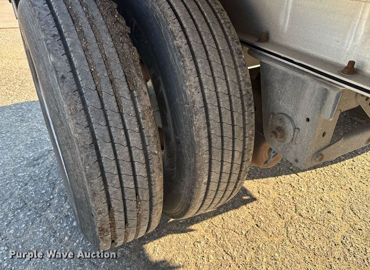 image for item EG6585 2014 Mac flatbed trailer