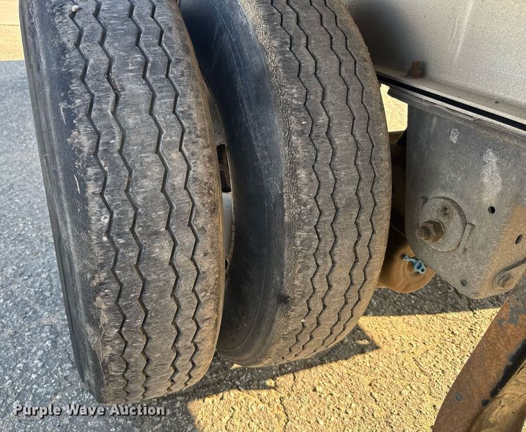 image for item EG6585 2014 Mac flatbed trailer