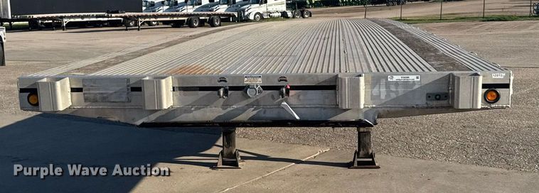 image for item EG6586 2014 Mac flatbed trailer