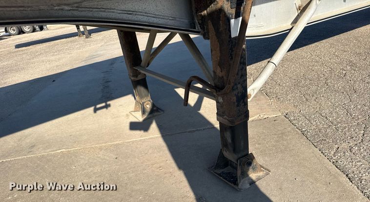 image for item EG6586 2014 Mac flatbed trailer