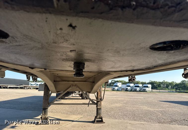 image for item EG6586 2014 Mac flatbed trailer