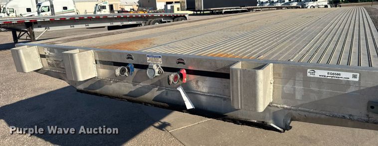 image for item EG6586 2014 Mac flatbed trailer