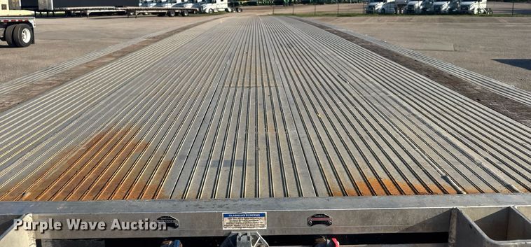 image for item EG6586 2014 Mac flatbed trailer