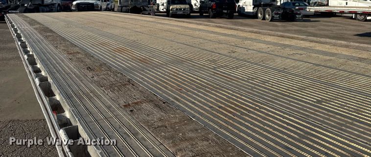 image for item EG6586 2014 Mac flatbed trailer