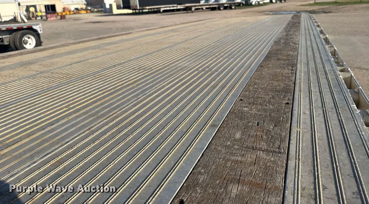 image for item EG6586 2014 Mac flatbed trailer