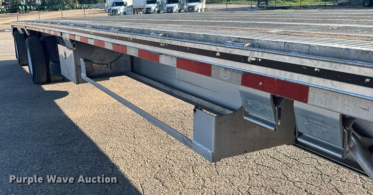 image for item EG6586 2014 Mac flatbed trailer