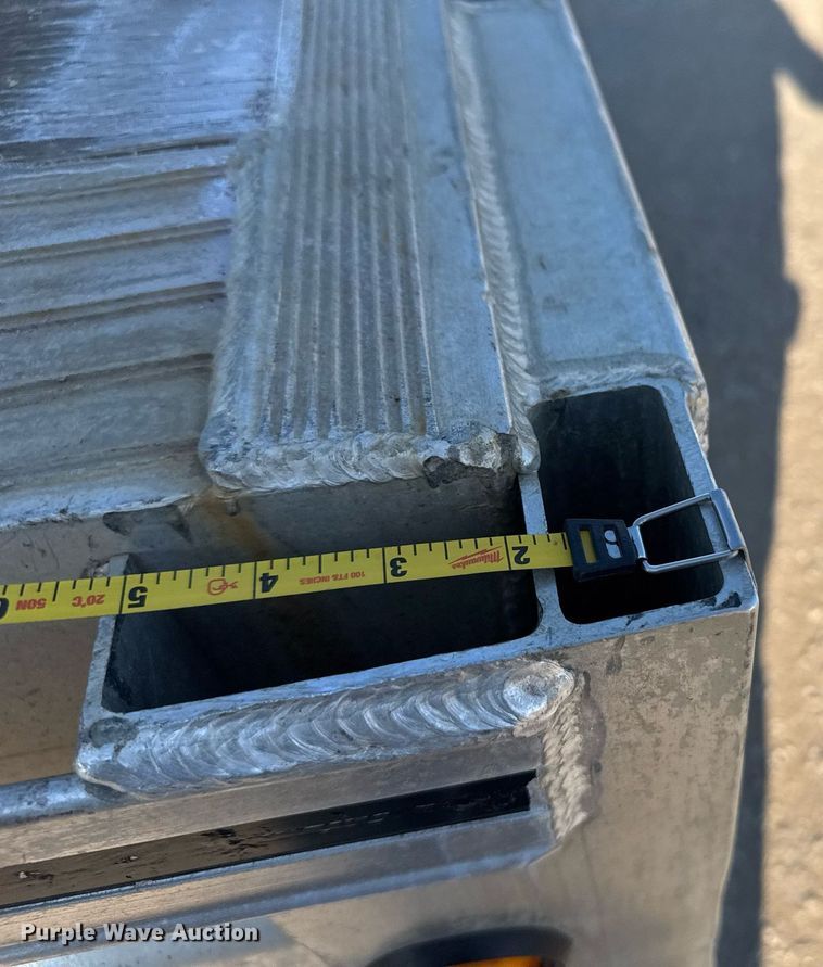 image for item EG6586 2014 Mac flatbed trailer