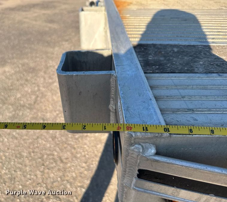 image for item EG6586 2014 Mac flatbed trailer