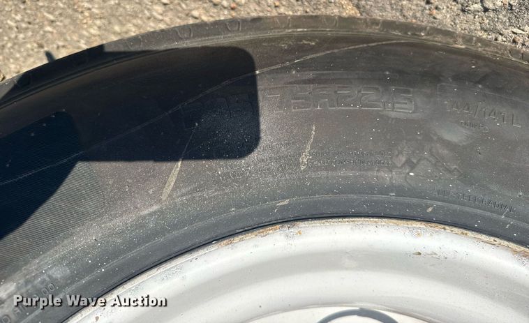 image for item EG6586 2014 Mac flatbed trailer