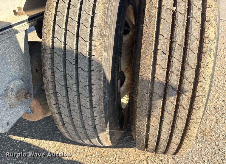 image for item EG6586 2014 Mac flatbed trailer