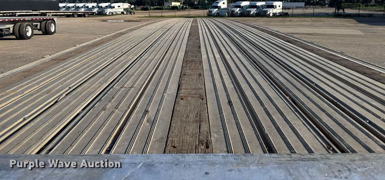 image for item EG6587 2015 Manac flatbed trailer