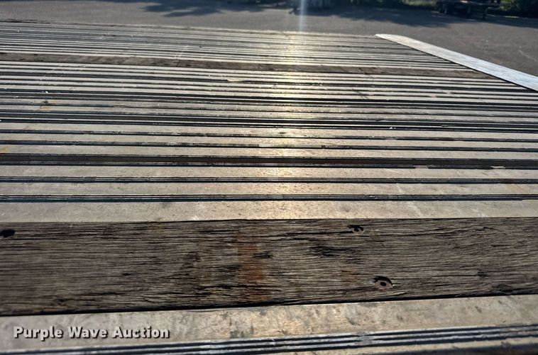 image for item EG6587 2015 Manac flatbed trailer