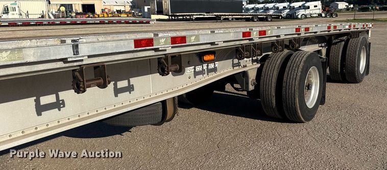 image for item EG6587 2015 Manac flatbed trailer