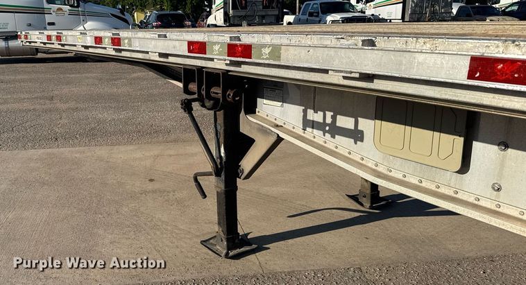 image for item EG6587 2015 Manac flatbed trailer