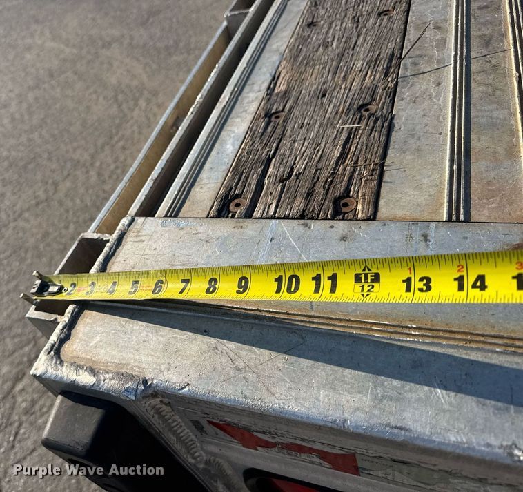 image for item EG6587 2015 Manac flatbed trailer