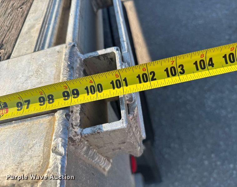 image for item EG6587 2015 Manac flatbed trailer