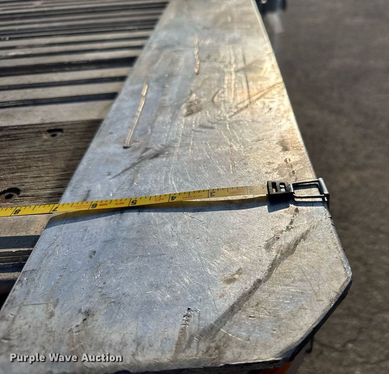 image for item EG6587 2015 Manac flatbed trailer