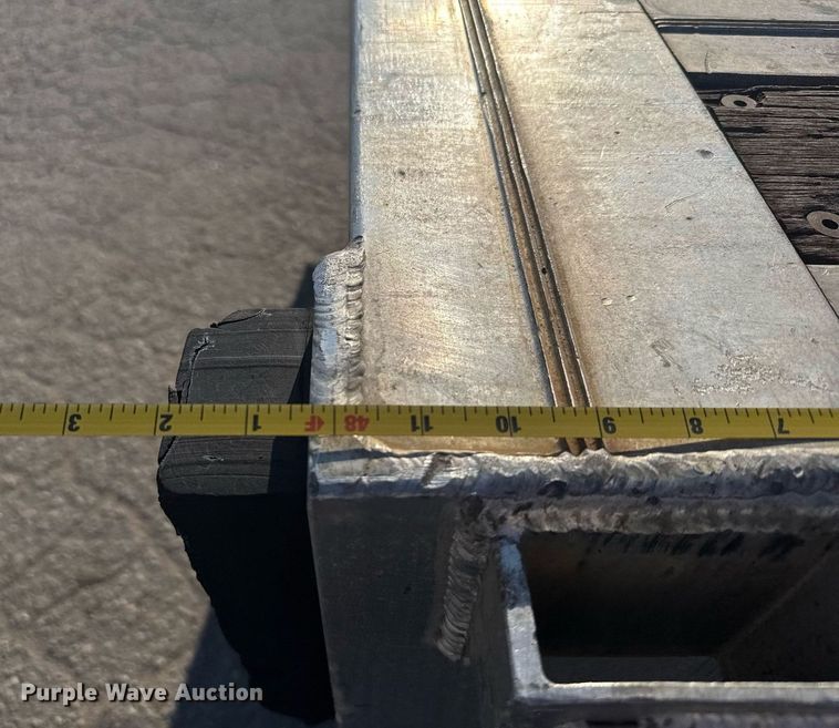 image for item EG6587 2015 Manac flatbed trailer