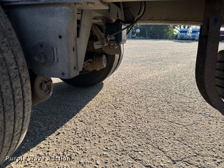 image for item EG6587 2015 Manac flatbed trailer