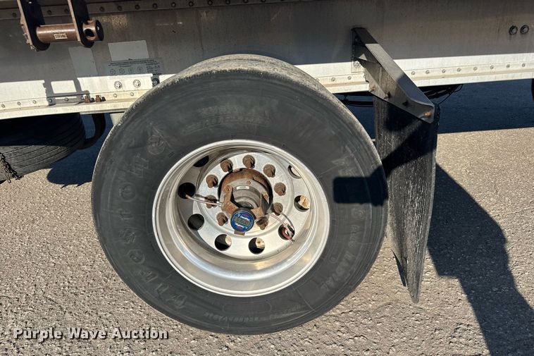 image for item EG6587 2015 Manac flatbed trailer