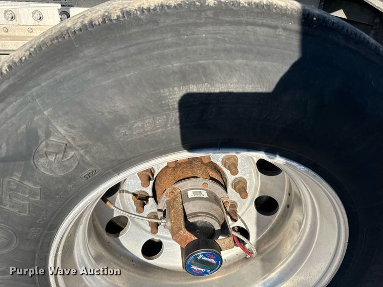 image for item EG6587 2015 Manac flatbed trailer