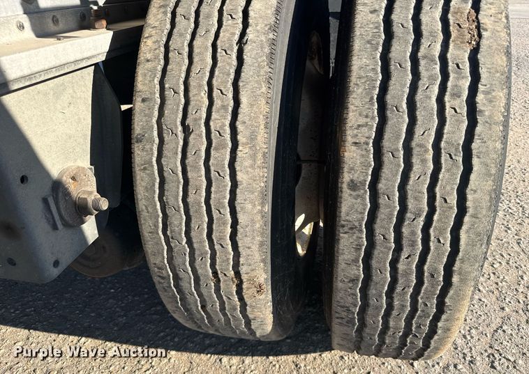 image for item EG6587 2015 Manac flatbed trailer