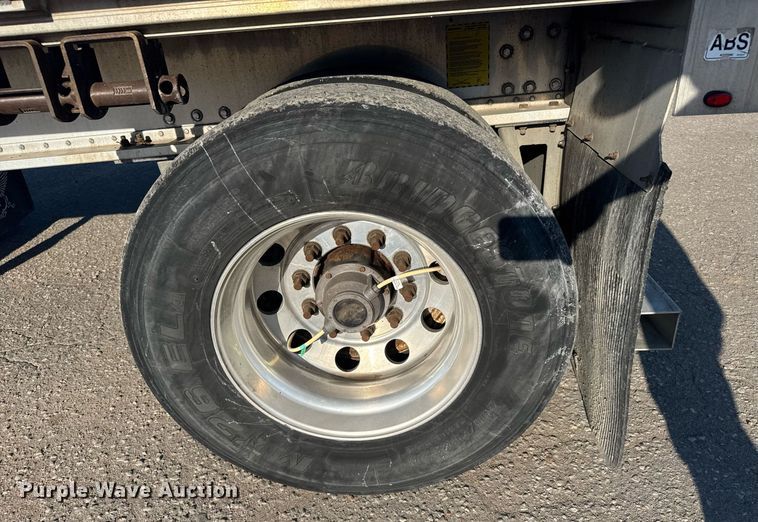 image for item EG6587 2015 Manac flatbed trailer