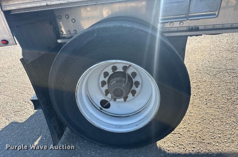 image for item EG6587 2015 Manac flatbed trailer