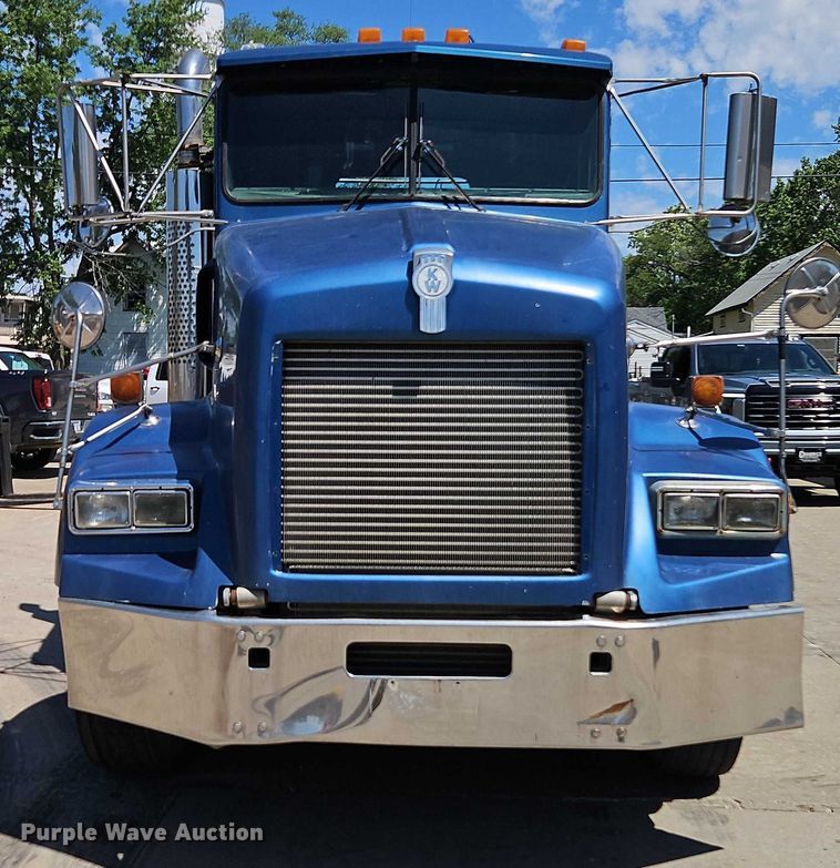 image for item EJ0065 1994 Kenworth T450 semi truck