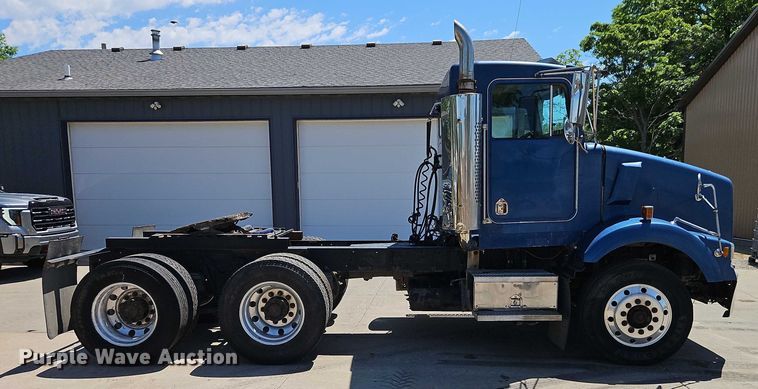 image for item EJ0065 1994 Kenworth T450 semi truck