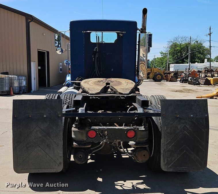 image for item EJ0065 1994 Kenworth T450 semi truck