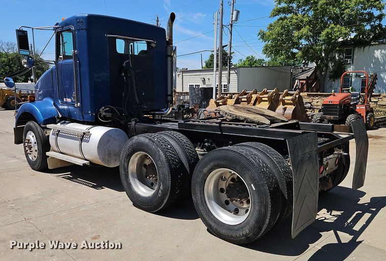 image for item EJ0065 1994 Kenworth T450 semi truck