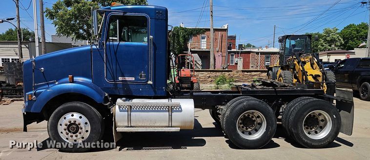 image for item EJ0065 1994 Kenworth T450 semi truck