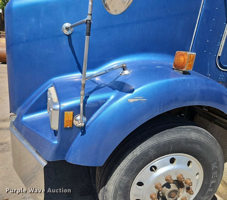 image for item EJ0065 1994 Kenworth T450 semi truck