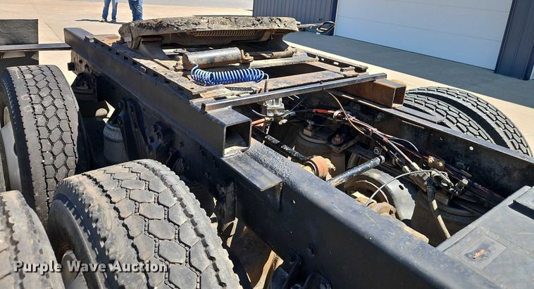 image for item EJ0065 1994 Kenworth T450 semi truck