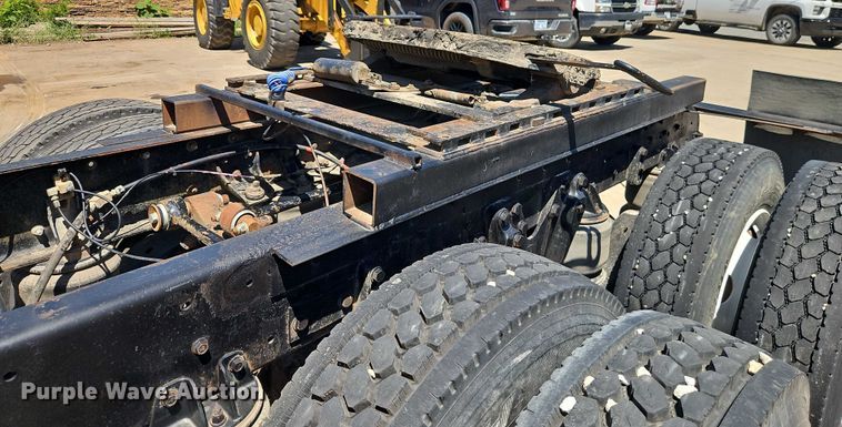 image for item EJ0065 1994 Kenworth T450 semi truck