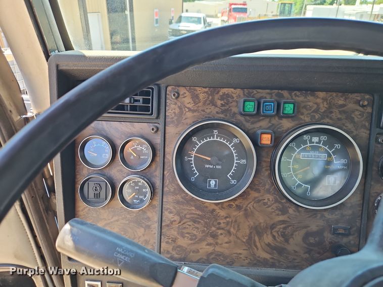 image for item EJ0065 1994 Kenworth T450 semi truck
