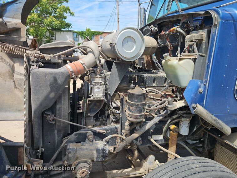 image for item EJ0065 1994 Kenworth T450 semi truck