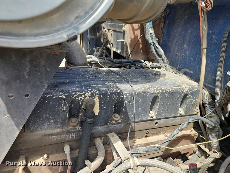 image for item EJ0065 1994 Kenworth T450 semi truck