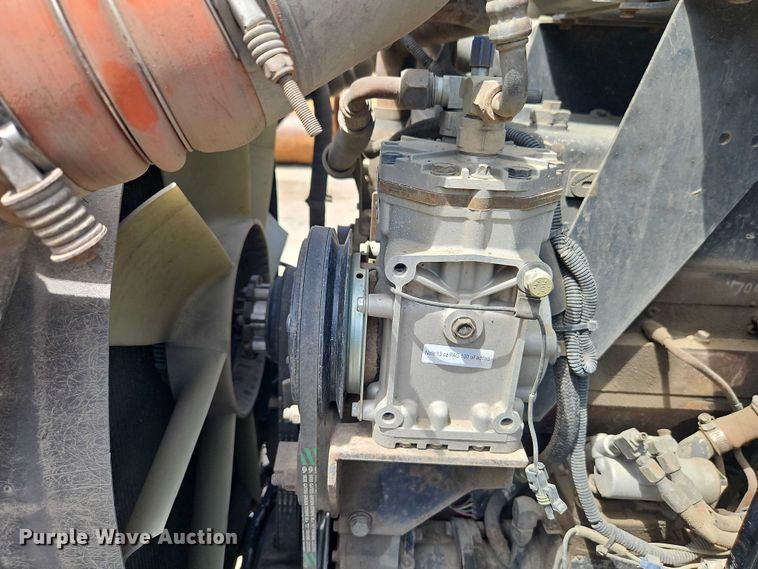 image for item EJ0065 1994 Kenworth T450 semi truck