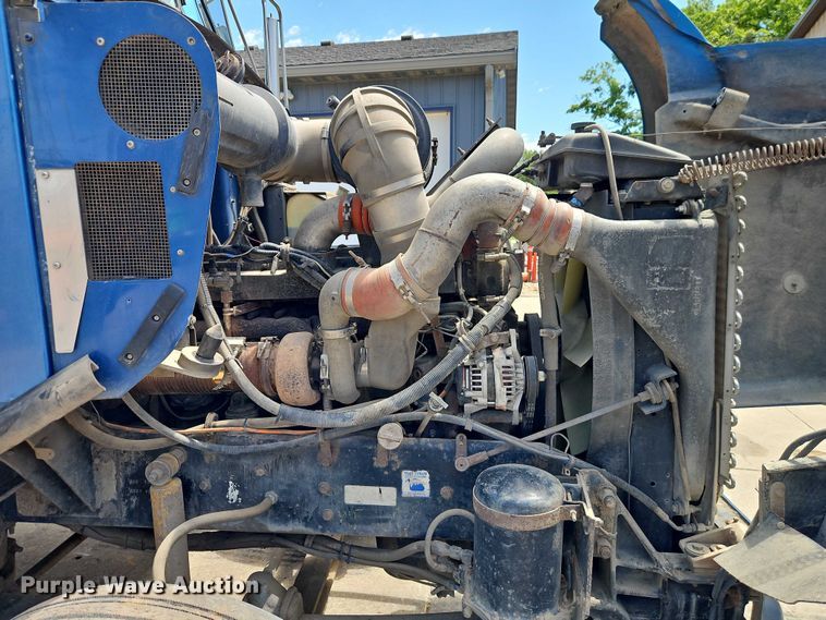 image for item EJ0065 1994 Kenworth T450 semi truck