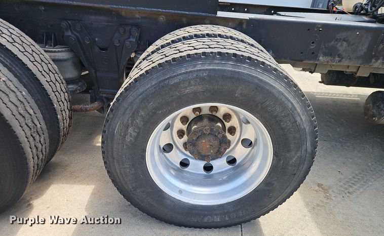 image for item EJ0065 1994 Kenworth T450 semi truck