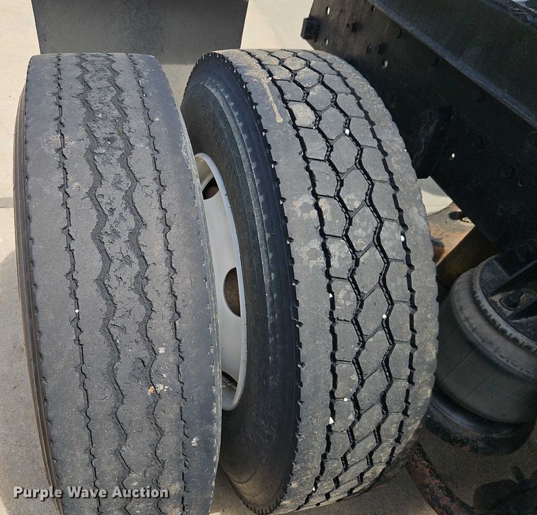 image for item EJ0065 1994 Kenworth T450 semi truck