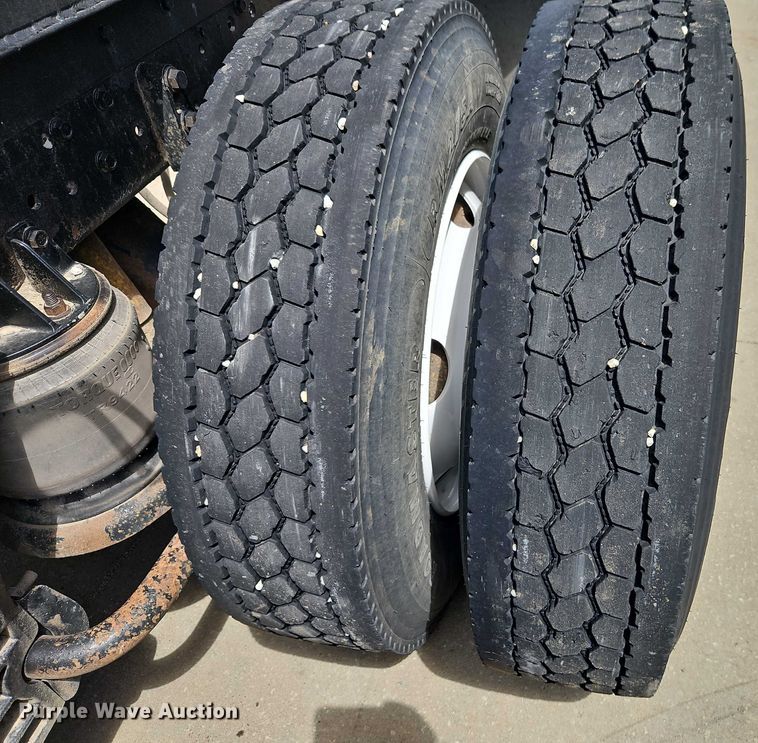 image for item EJ0065 1994 Kenworth T450 semi truck