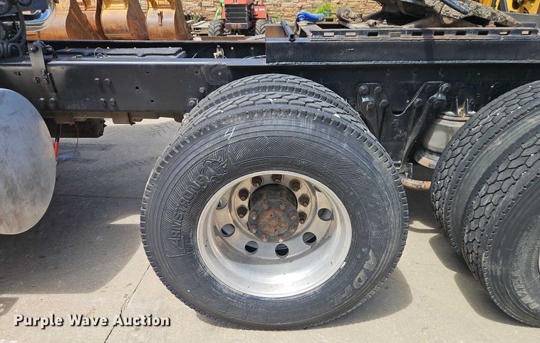 image for item EJ0065 1994 Kenworth T450 semi truck