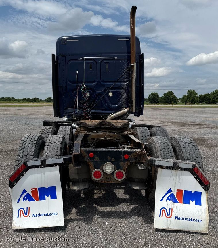 image for item EJ4615 2019 Freightliner Cascadia 125 semi truck