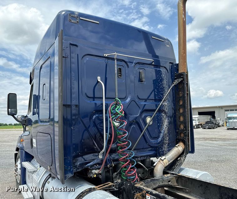 image for item EJ4615 2019 Freightliner Cascadia 125 semi truck