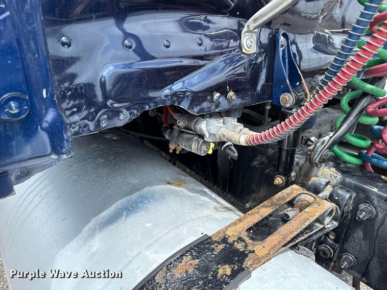 image for item EJ4615 2019 Freightliner Cascadia 125 semi truck