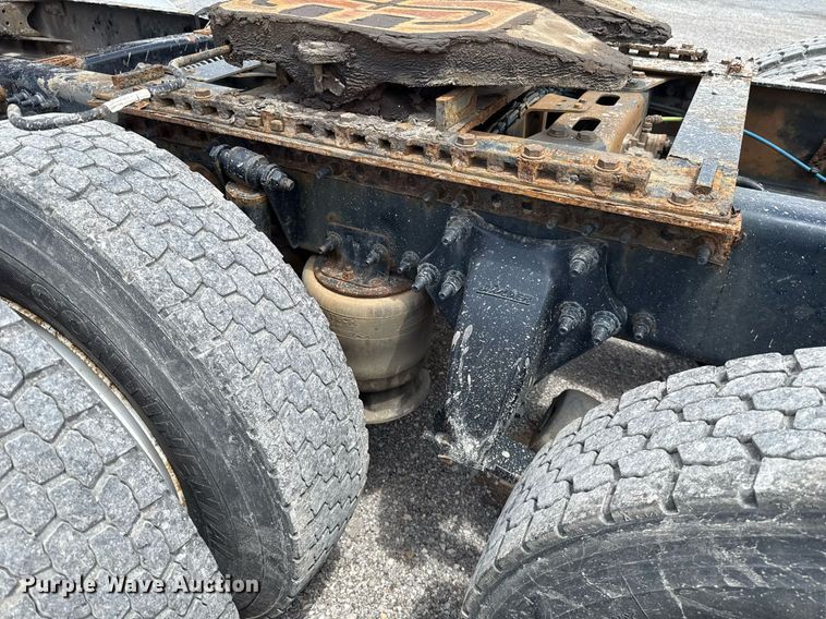 image for item EJ4615 2019 Freightliner Cascadia 125 semi truck