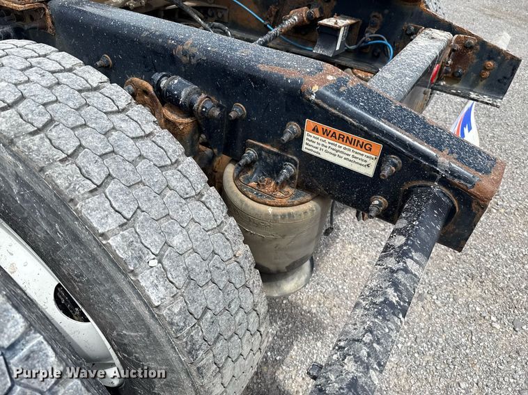 image for item EJ4615 2019 Freightliner Cascadia 125 semi truck